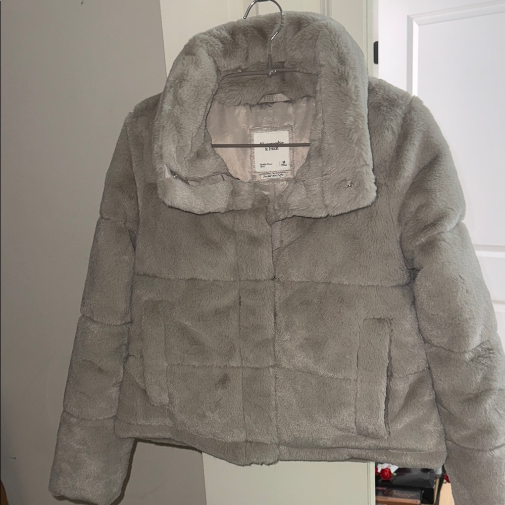 Abercrombie & Fitch mini puffer Gray Faux Fur Jacket